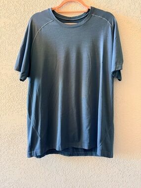 LULULEMON Blue Tech Men’s Athletic Short Sleeve Shirt size X-Large